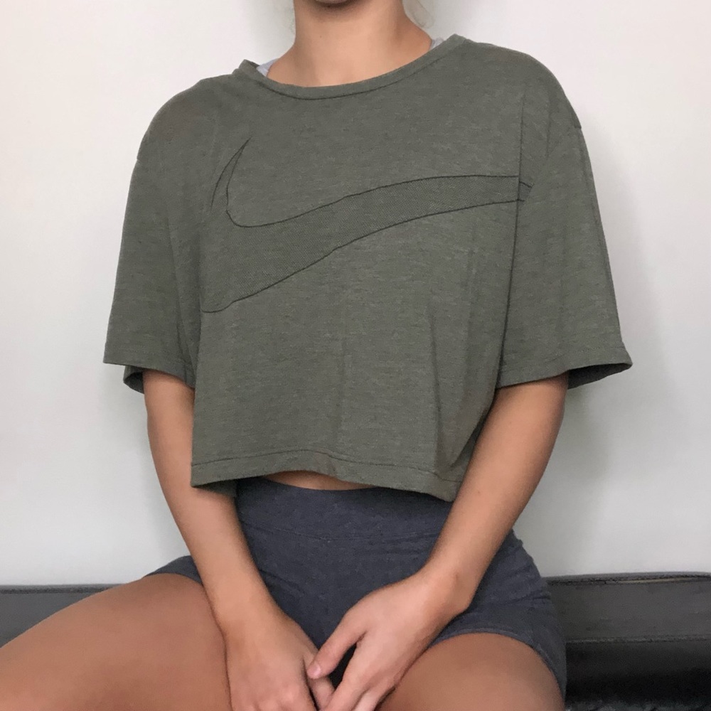 Nike Cropped T-shirt
